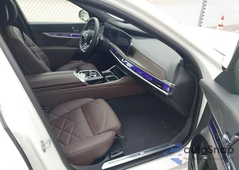 2025 BMW 740I xDrive z USA, uszkodzony, nr VIN WBA33EH00SCV71427